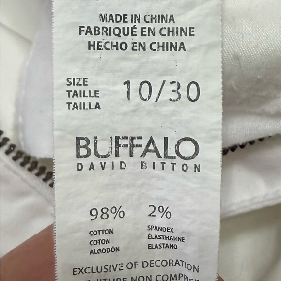 BUFFALO DAVID BITTON DAILY WHITE JEANS
mid-rise Size 10 or 30 - Picture 4 of 9